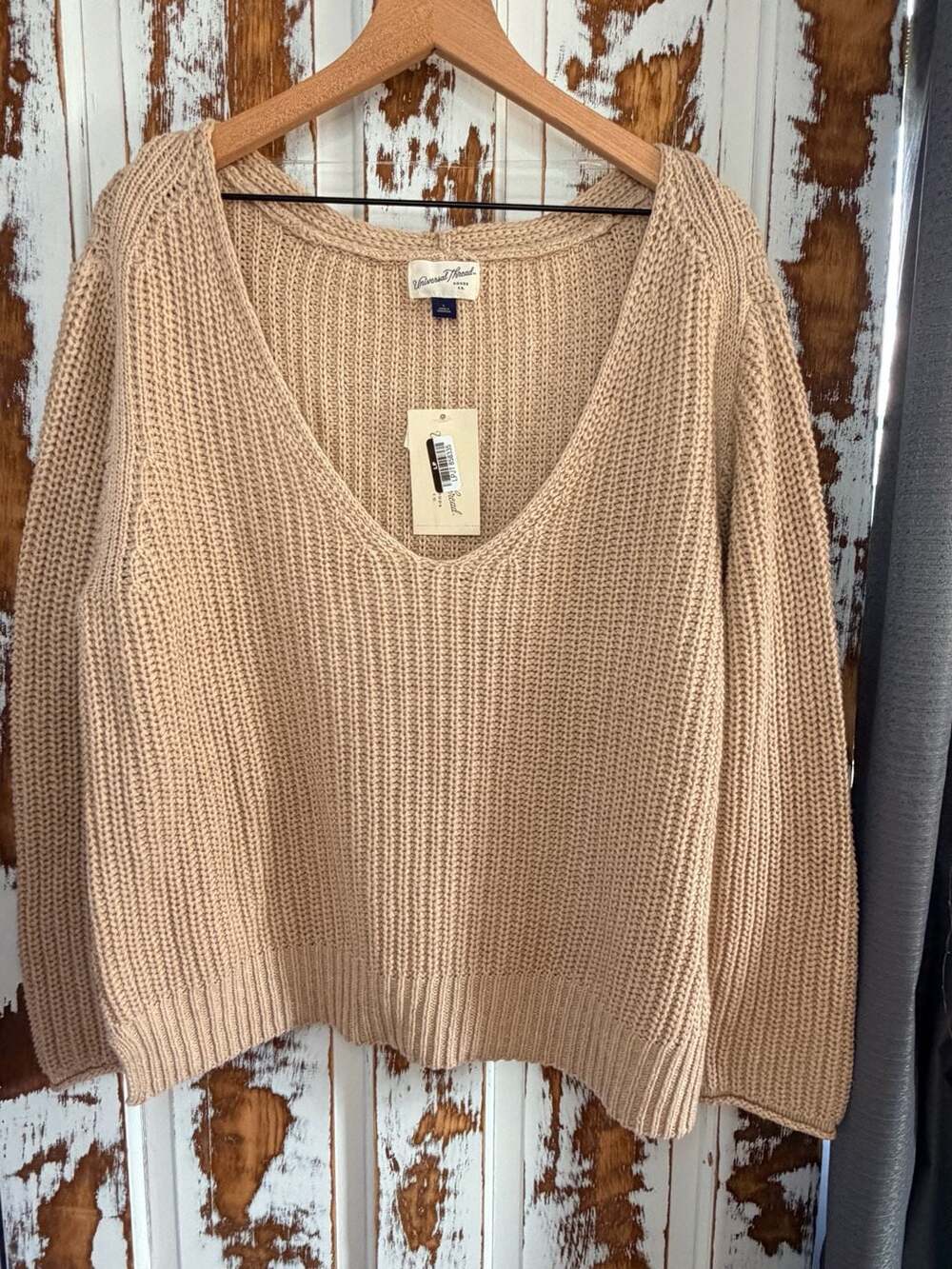 Women’s V-Neck Chunky Knit Pullover Sweater Size L Tan NWT
